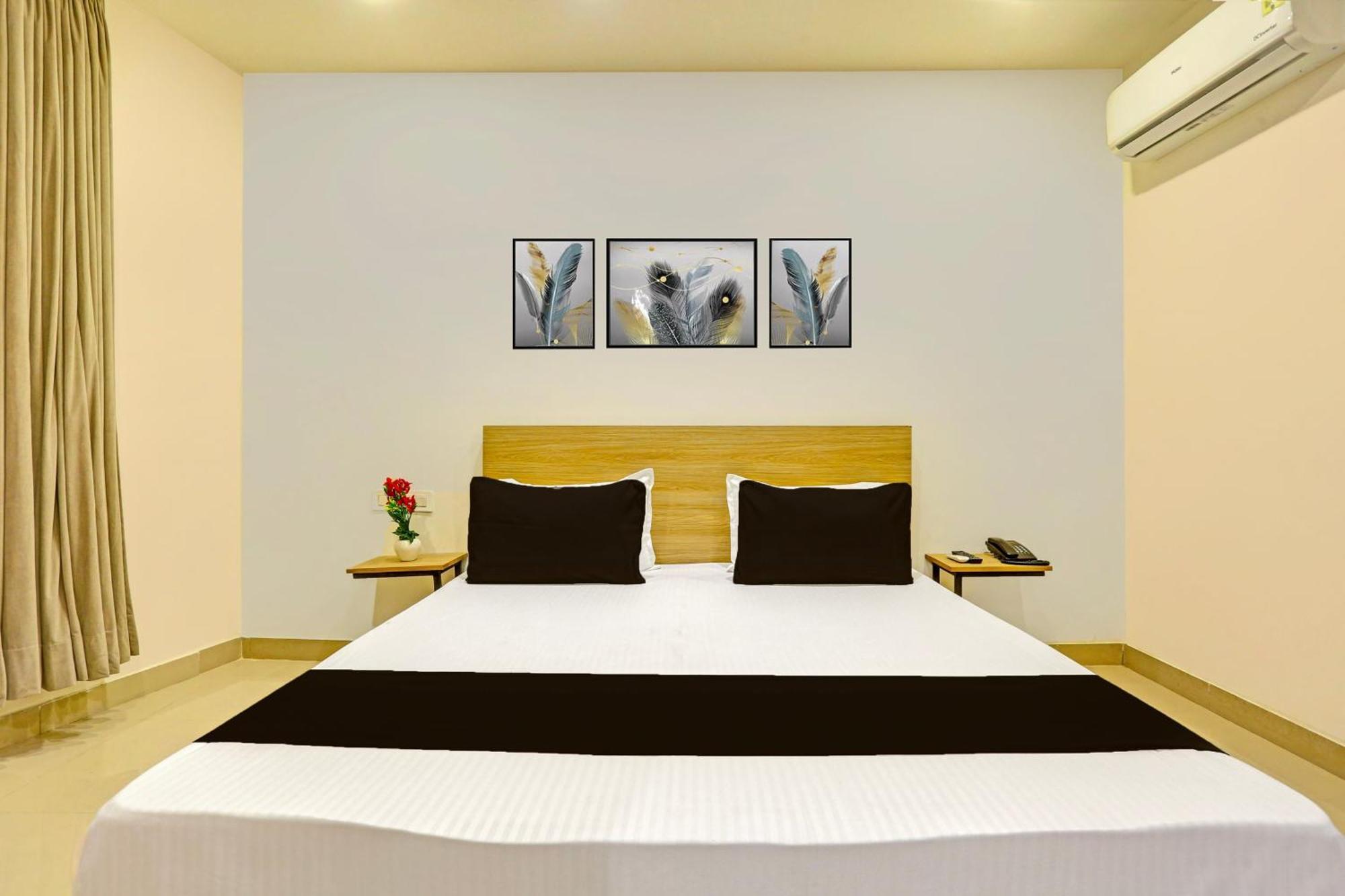 Hotel O Plush Homes New Delhi Bagian luar foto