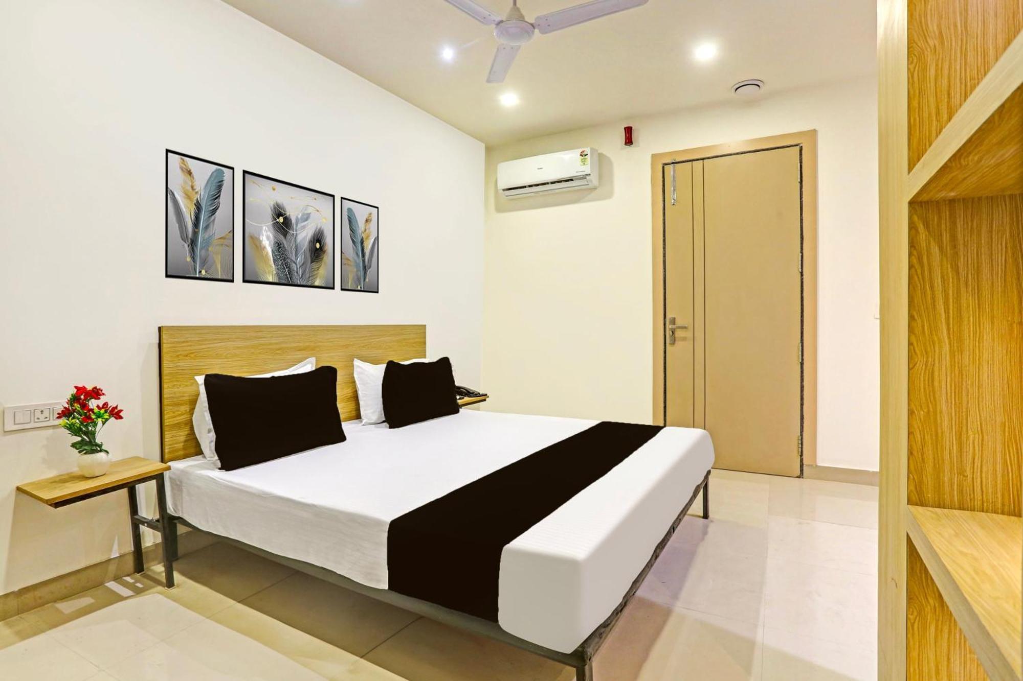 Hotel O Plush Homes New Delhi Bagian luar foto