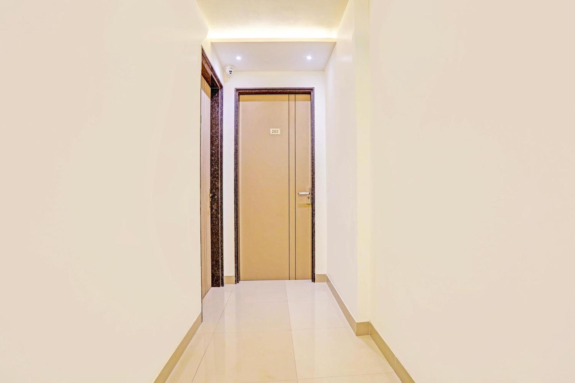 Hotel O Plush Homes New Delhi Bagian luar foto