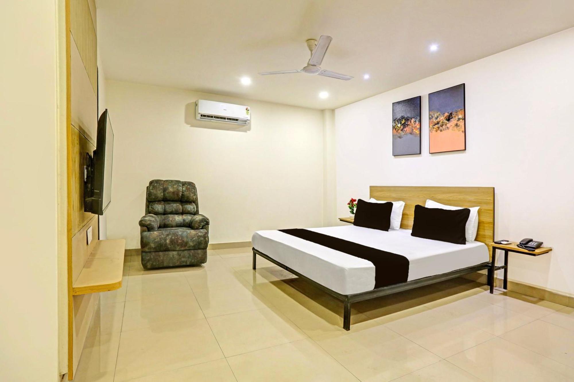 Hotel O Plush Homes New Delhi Bagian luar foto